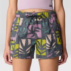 MOUNTAIN HARDWEAR Women’s “Trail‎ Sender” Shorts, Active, Hiking , Us Size L